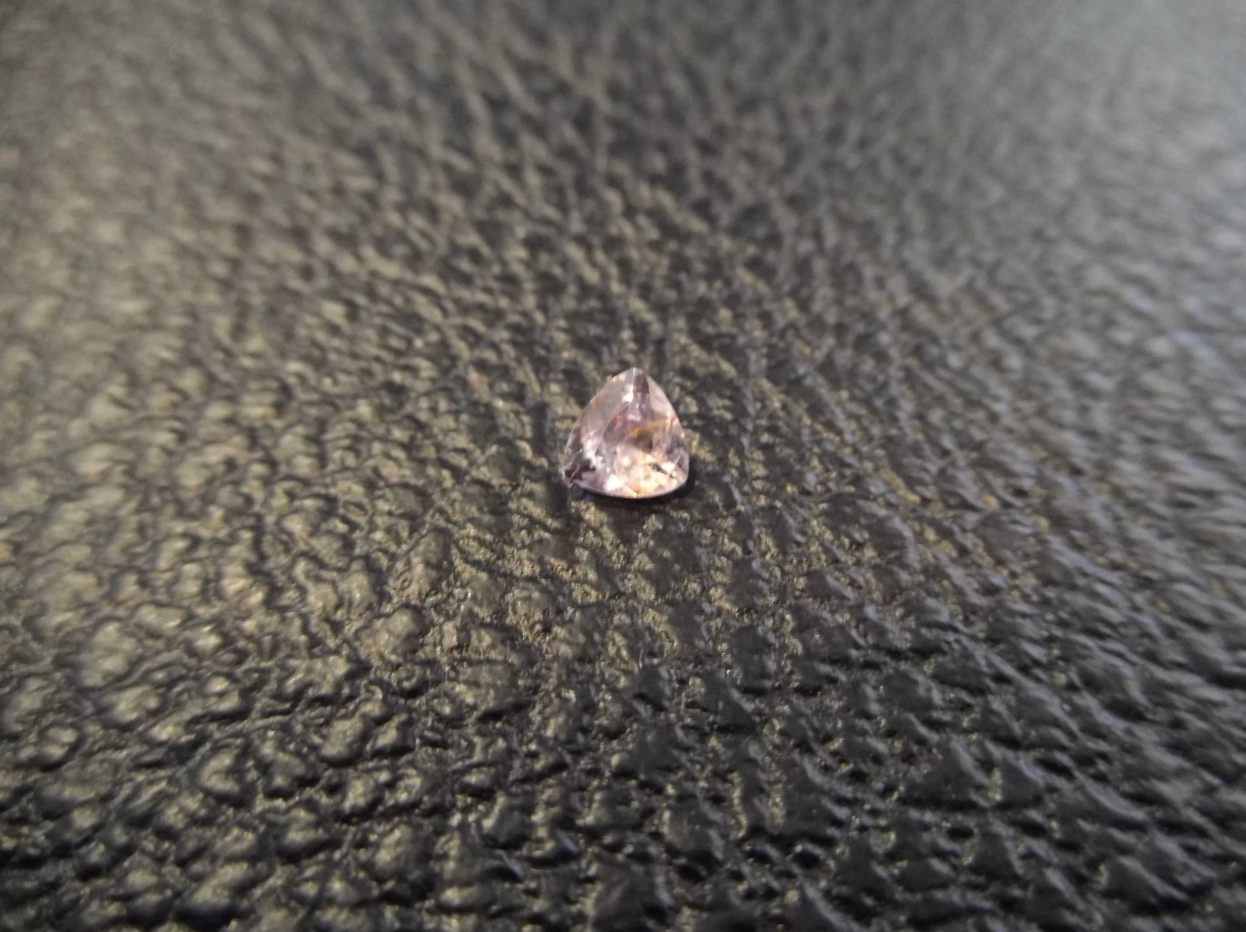 .55 CT SPARKLING PINK/PEACH COLOR TRILLION CUT MONTANA SAPPHIRE