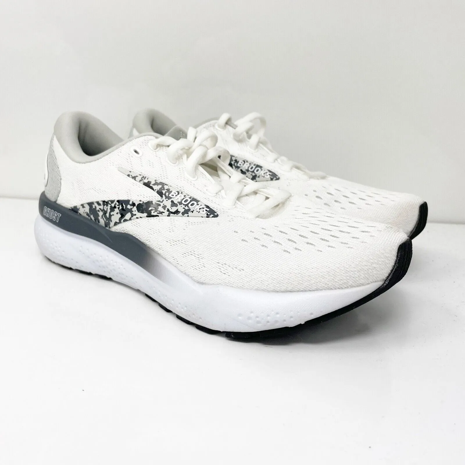 Brooks Womens Ghost 16 1204071B147 White Running Shoes Sneakers Size 7.5 B