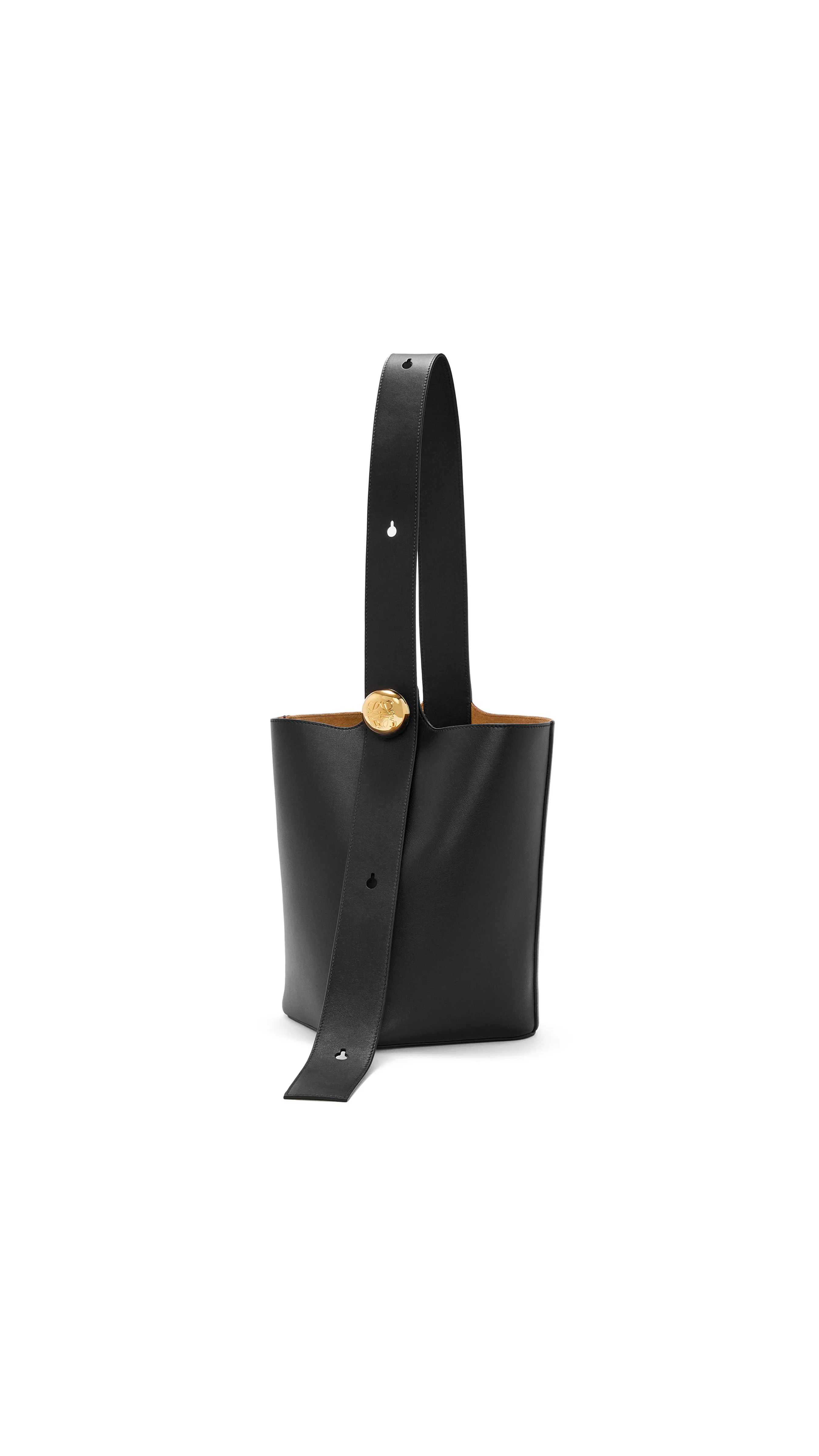 Medium Pebble Bucket Bag in Mellow Calfskin - Black