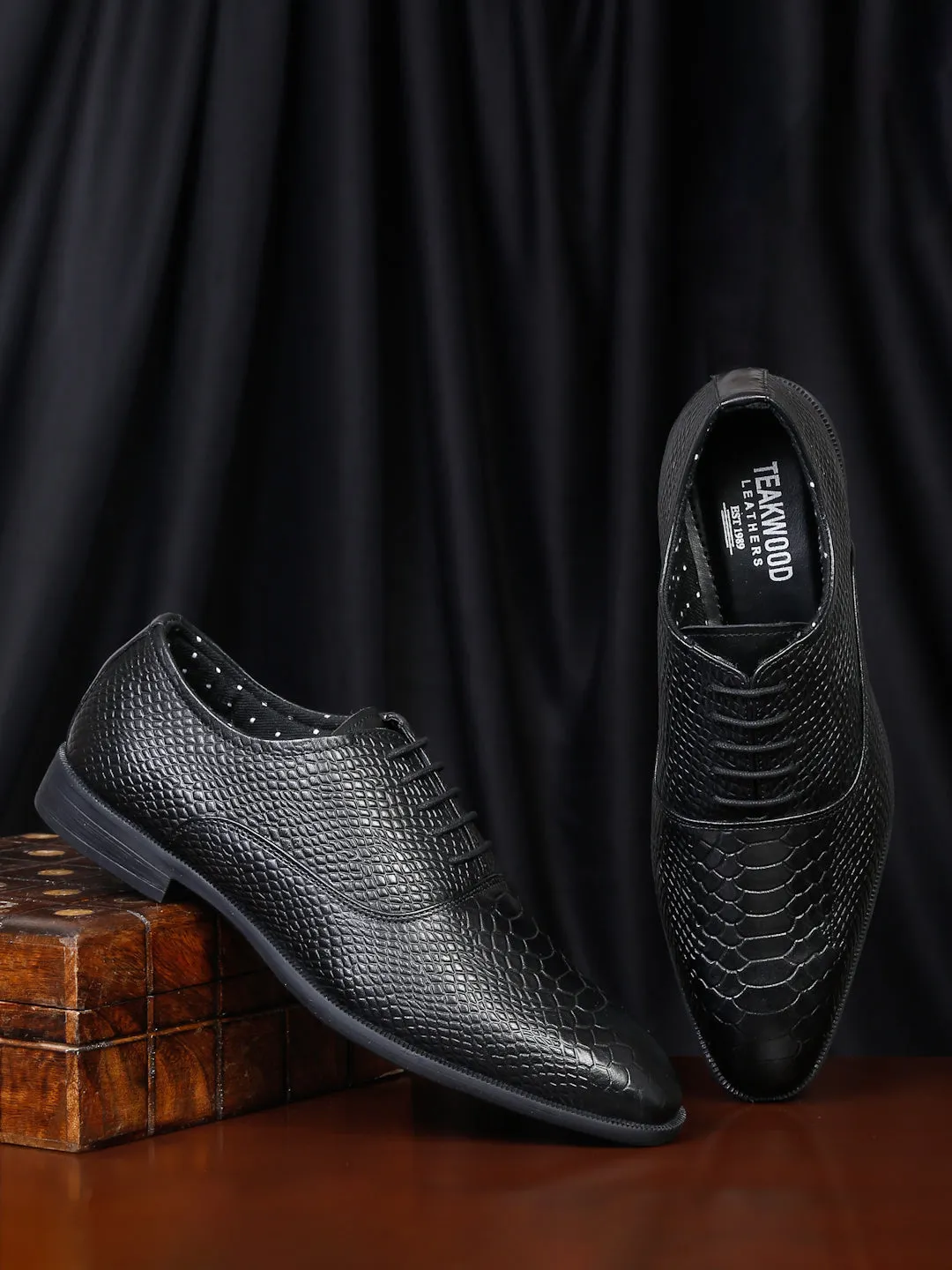 Teakwood Leather Men Black Snake Print Leather Oxfords